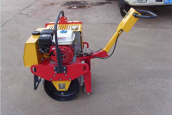 小型<a href='http://m.xaqiaobo.com' target='_blank'>壓路機</a>