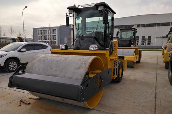 振動<a href='http://m.xaqiaobo.com' target='_blank'>壓路機</a>